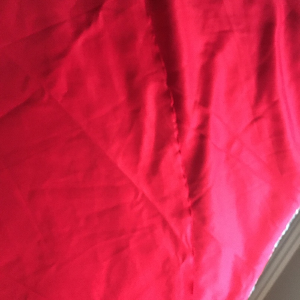 11 RED 120” ROUND TABLECLOTH - Picture 5 of 8